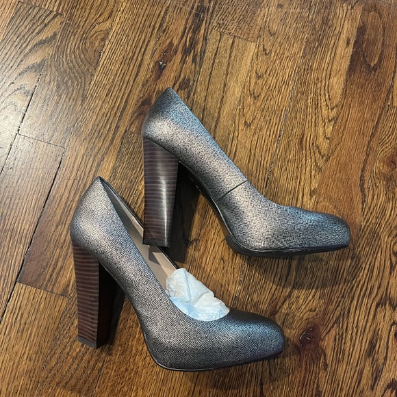 Calvin Klein Elita Stacked Heel Pump Metallic Silver - Picture 5 of 12